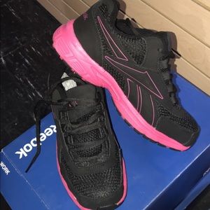 Reebok Women Steel Toe Sneaker!